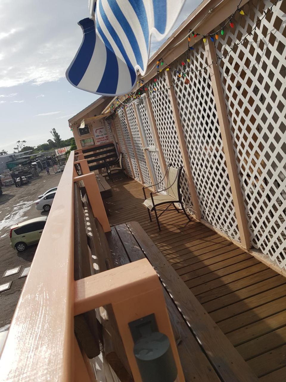 Hibiscus Inn Hotel Nassau Exteriör bild